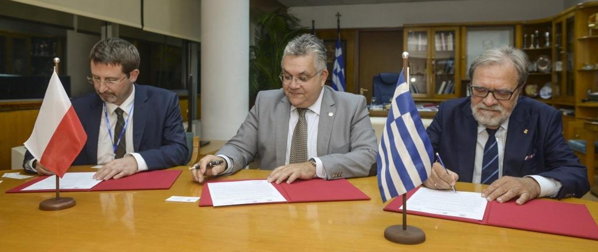 The ceremonial signing of the Letter of Intent regarding the establishment of a Polish language course at Aristotle University