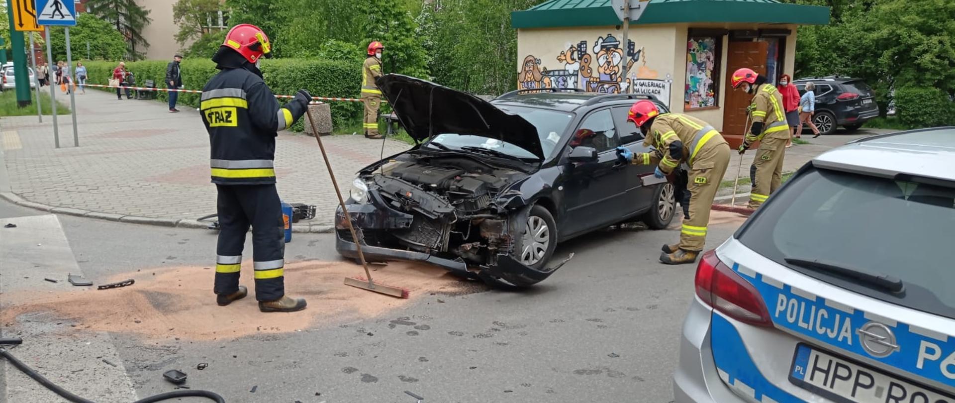 zderzenie samochodu osobowego z tramwajem linii nr 9 przy ul. Niedurnego
