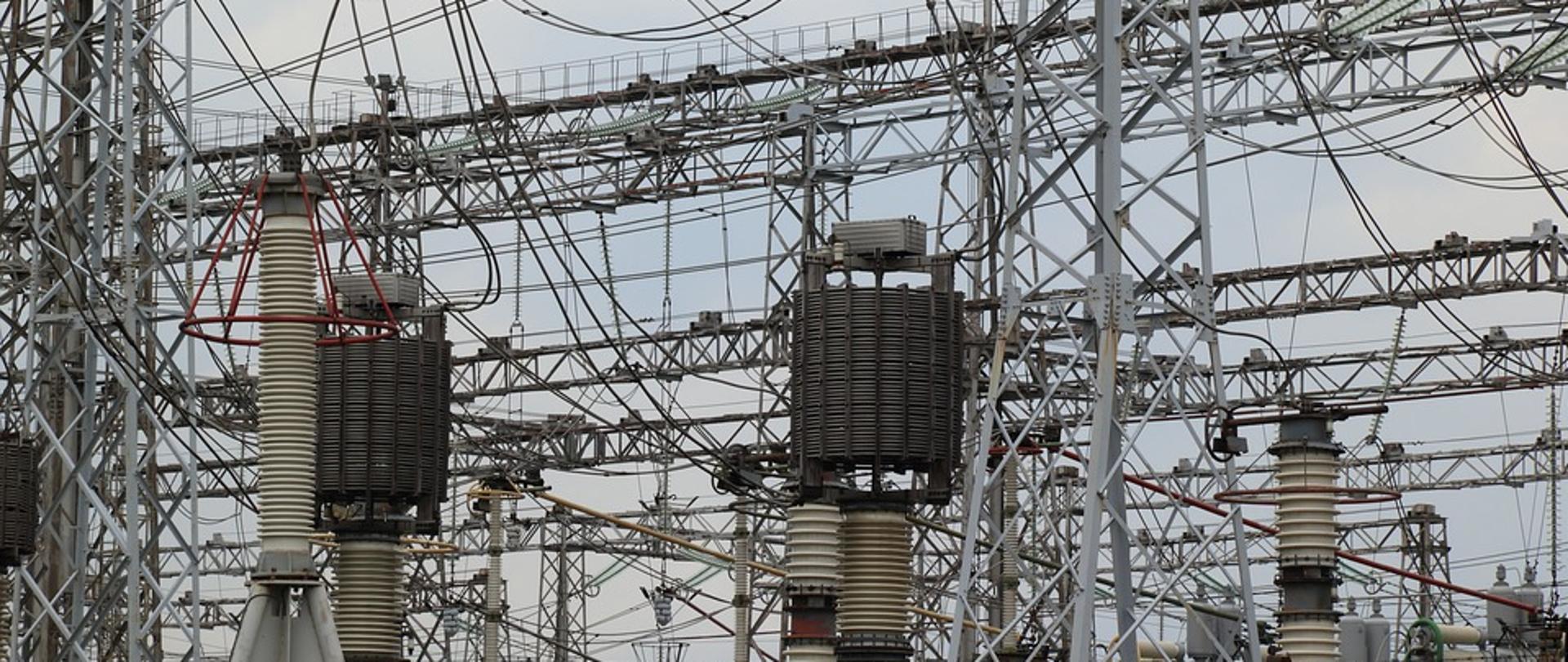 Zdjęcie pokazujące fragment elektrowni jądrowej 