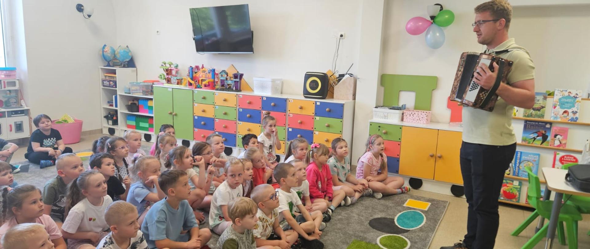 Galeria 3 zdjęć z audycji muzycznych dla dzieci w Przedszkolu nr 1 przy ul. Grunwaldzkiej w Kłodzku - 26 maja 2026