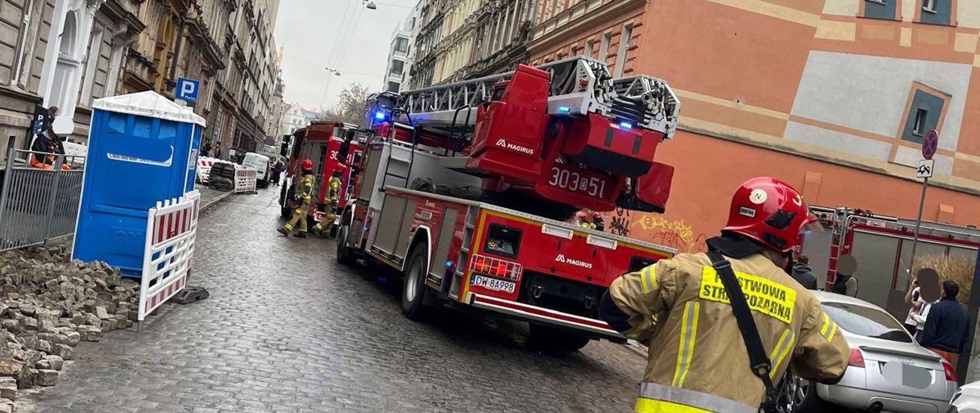 Pożar w budynku wielorodzinnym przy ul. Haukego Bosaka