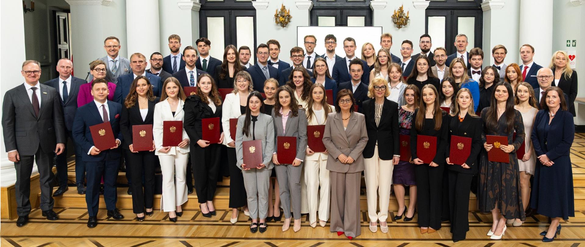 Stypendia Ministra Zdrowia dla najlepszych studentów uczelni medycznych