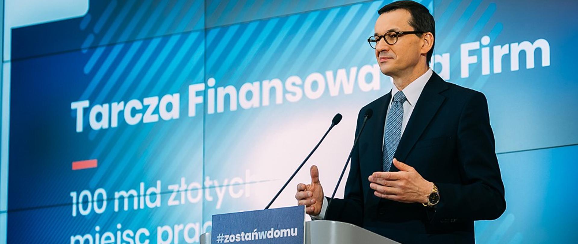 Premier Mateusz Morawiecki podczas konferencji prasowej.