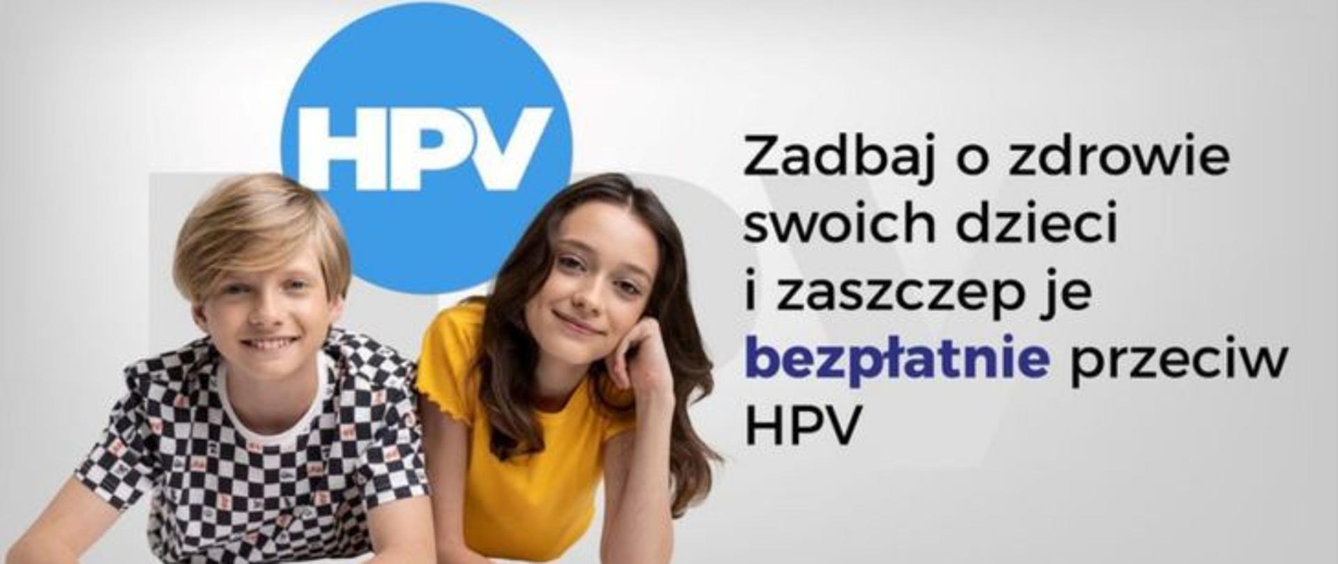 Po lewej dwoje uśmiechniętych nastolatków, pomiędzy ich głowami w niebieskim kole jasny napis HPV, po ich prawej ciemny napis Zadbaj o zdrowie swoich dzieci i zaszczep je bezpłatnie przeciw HPV.