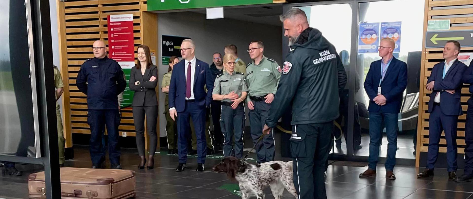 Szkolenie Psów Służbowych w Porcie Lotniczym Olsztyn-Mazury