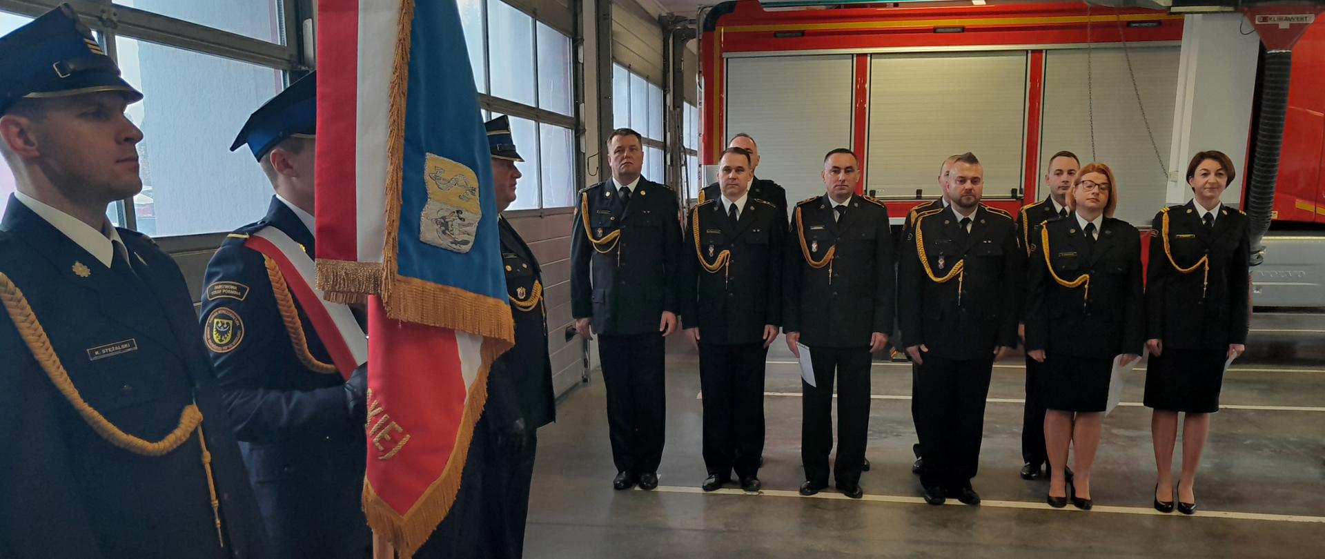 Strażacy podczas uroczystości