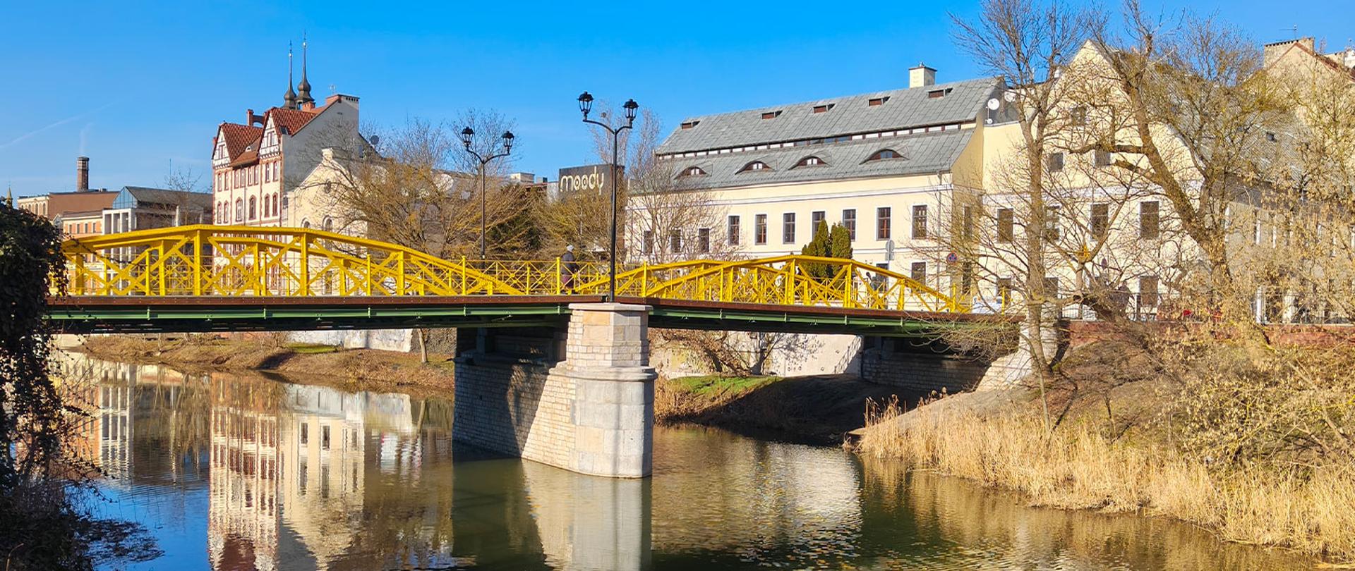 Most Zamkowy w Opolu po remoncie – widok przeprawy nad kanałem Młynówka w ciągu ul. Zamkowej