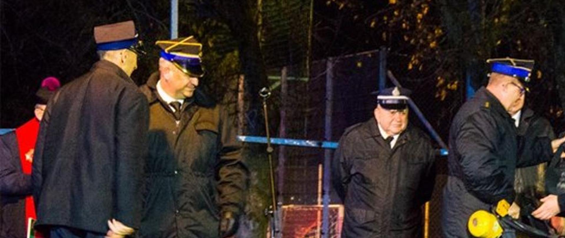 przekazania trzech aparatów ochrony układu oddechowego z Komendy Powiatowej PSP w Chodzieży