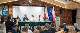 Minister Stefan Krajewski, unijny komisarz ds. rolnictwa Christophe Hansen oraz wiceminister Adam Nowak podczas Komitetu Monitorującego PROW+ (2)