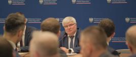 Minister Maciej Lasek przemawia do mikrofonu