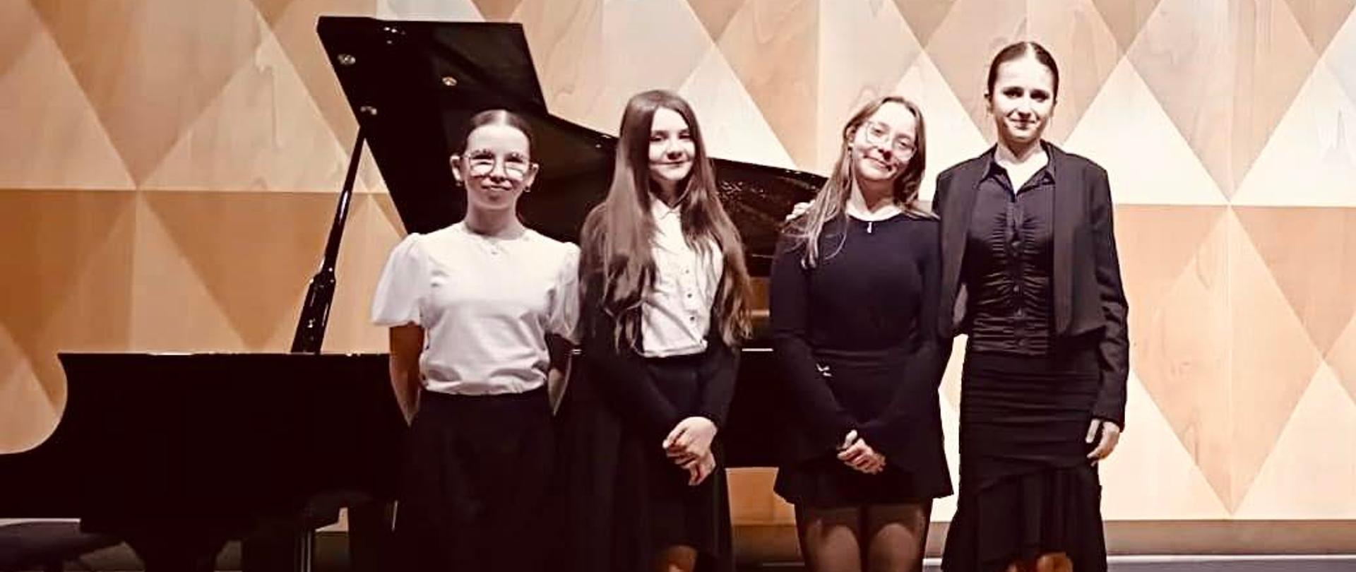 Pianistki w sali koncertowej PSM