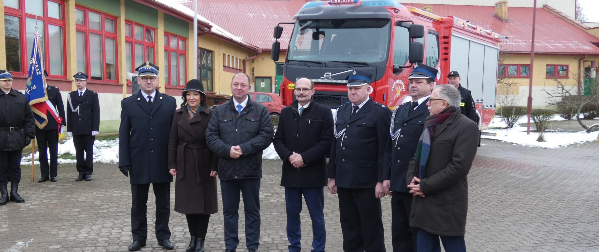 Przekazanie pojazdu pożarniczego. 