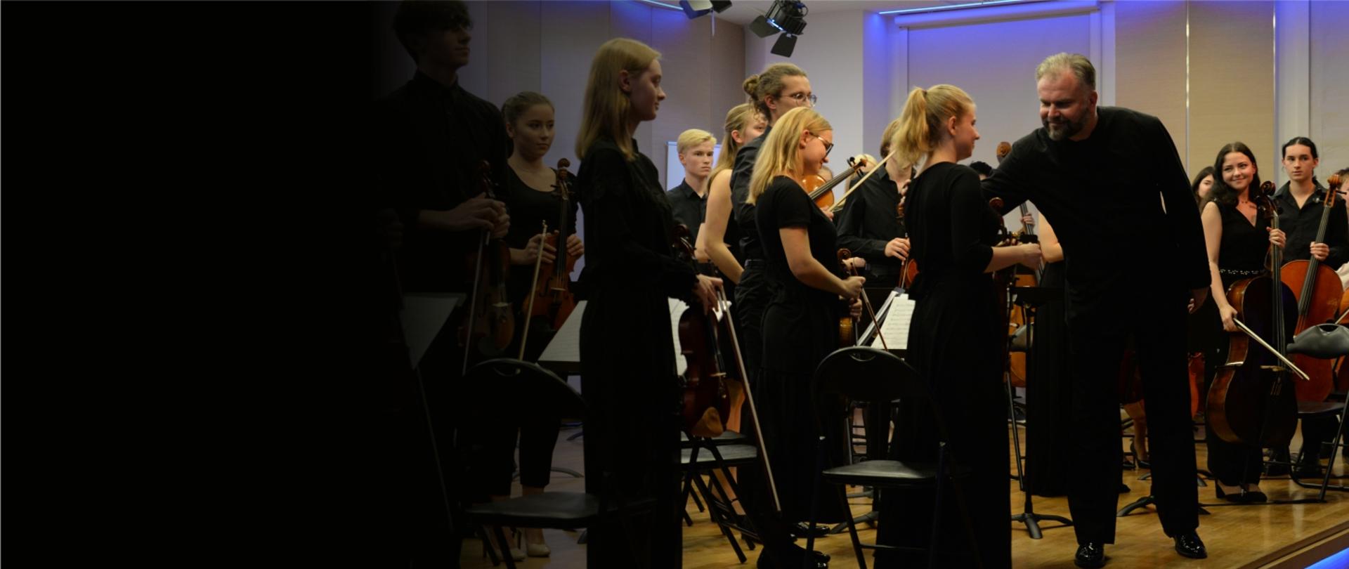 Zdjęcie przedstawia uczestników Warsztatów Orkiestrowych Pomerania