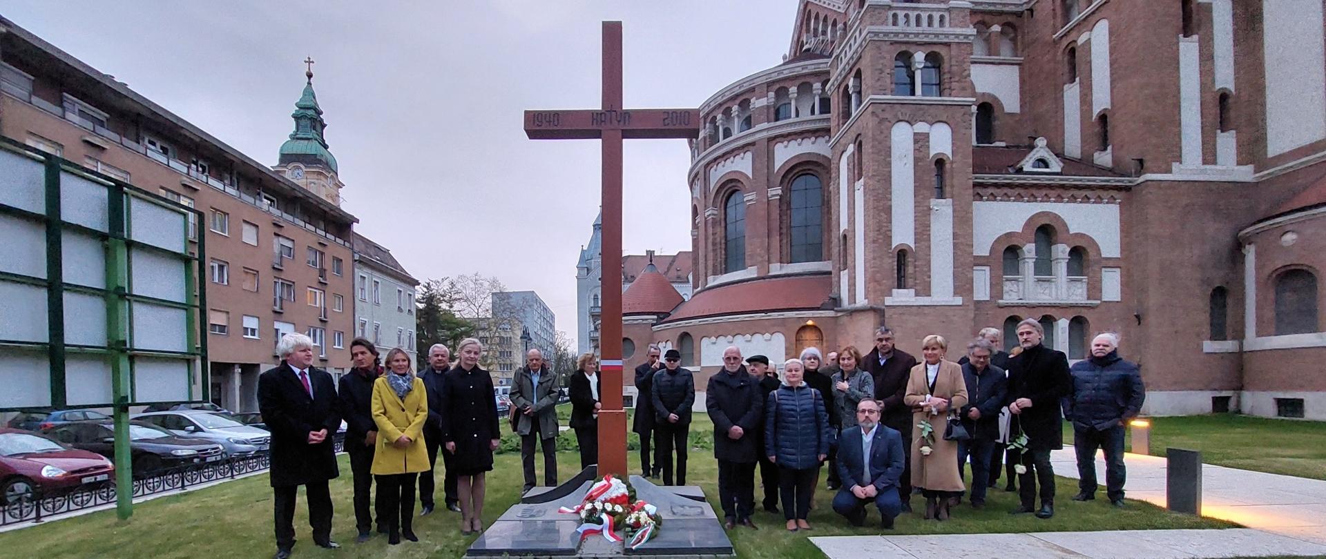 Megemlékezés a katyni vérengzésről Szegeden