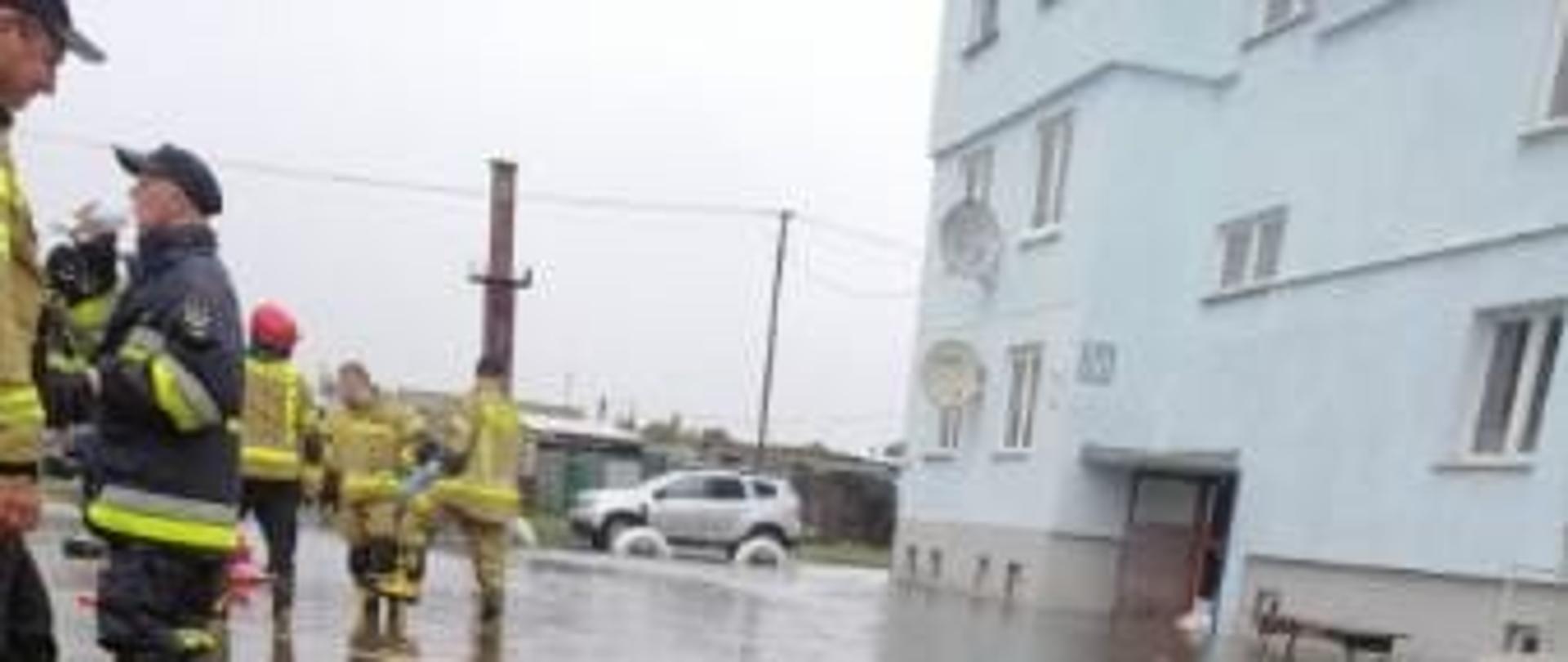 Zalana piwnica budynku w Karsiborze