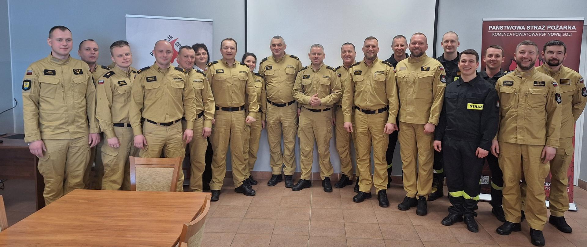 W dniu 04 marca 2025 roku w Komendzie Powiatowej Państwowej Straży Pożarnej w Nowej Soli odbyła się odprawa roczna podsumowująca działalność tutejszej Komendy za 2024 rok, w której udział wziął st. bryg. Bartłomiej Mądry – Zastępca Lubuskiego Komendanta Wojewódzkiego PSP.
