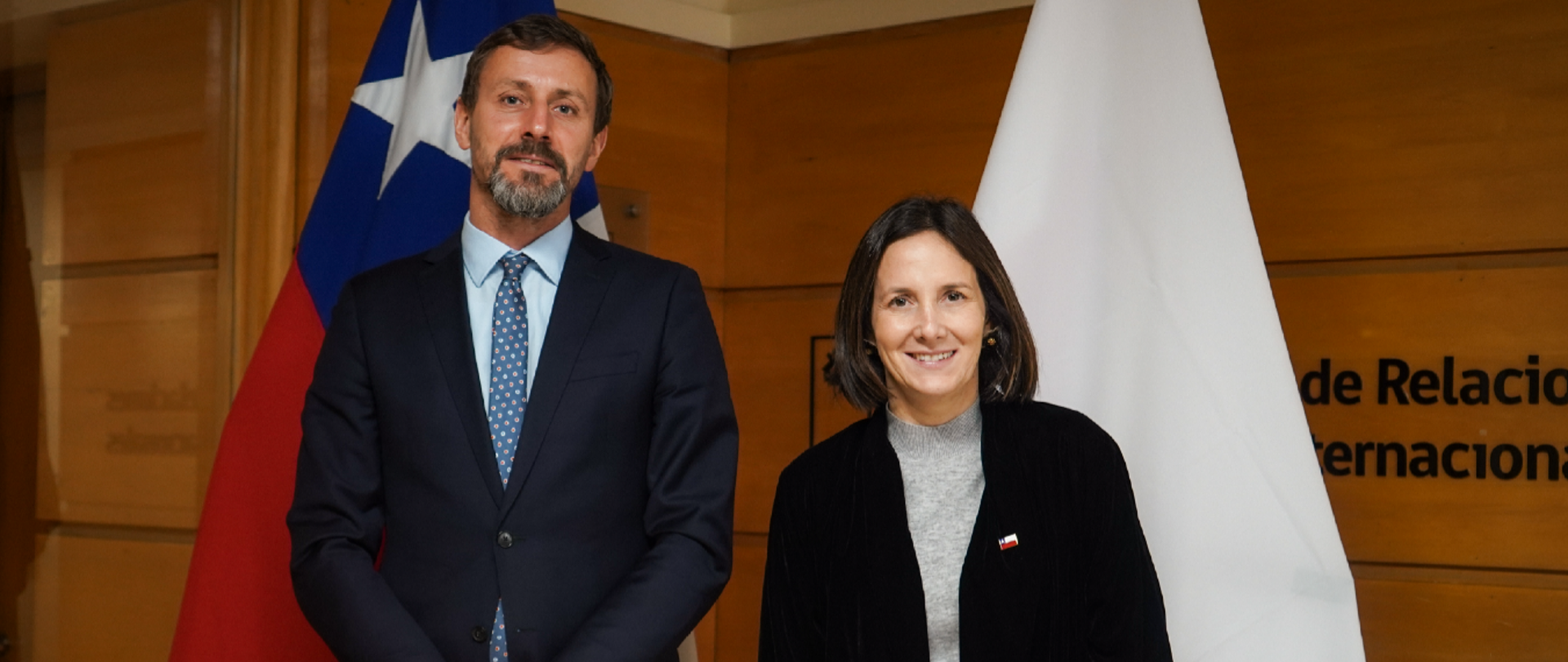 Chargé d’affaires a.i., Michał Świetlik i podsekretarz stanu ds. międzynarodowych stosunków gospodarczych, Paula Estévez