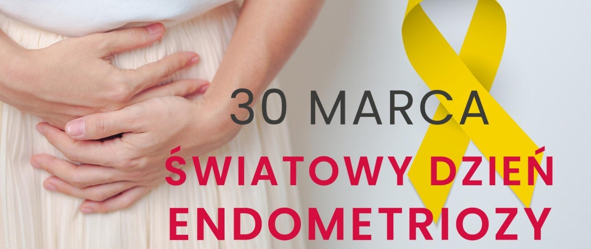 Zdjęcie stojącej osoby na białym tle, która trzyma się rękoma w okolicy brzucha. Na środku umieszczono napis "30 marca Światowy Dzień Endometriozy" oraz żółtą wstęgę. W prawym górnym rogu umieszczono logo Ministerstwa Zdrowia.