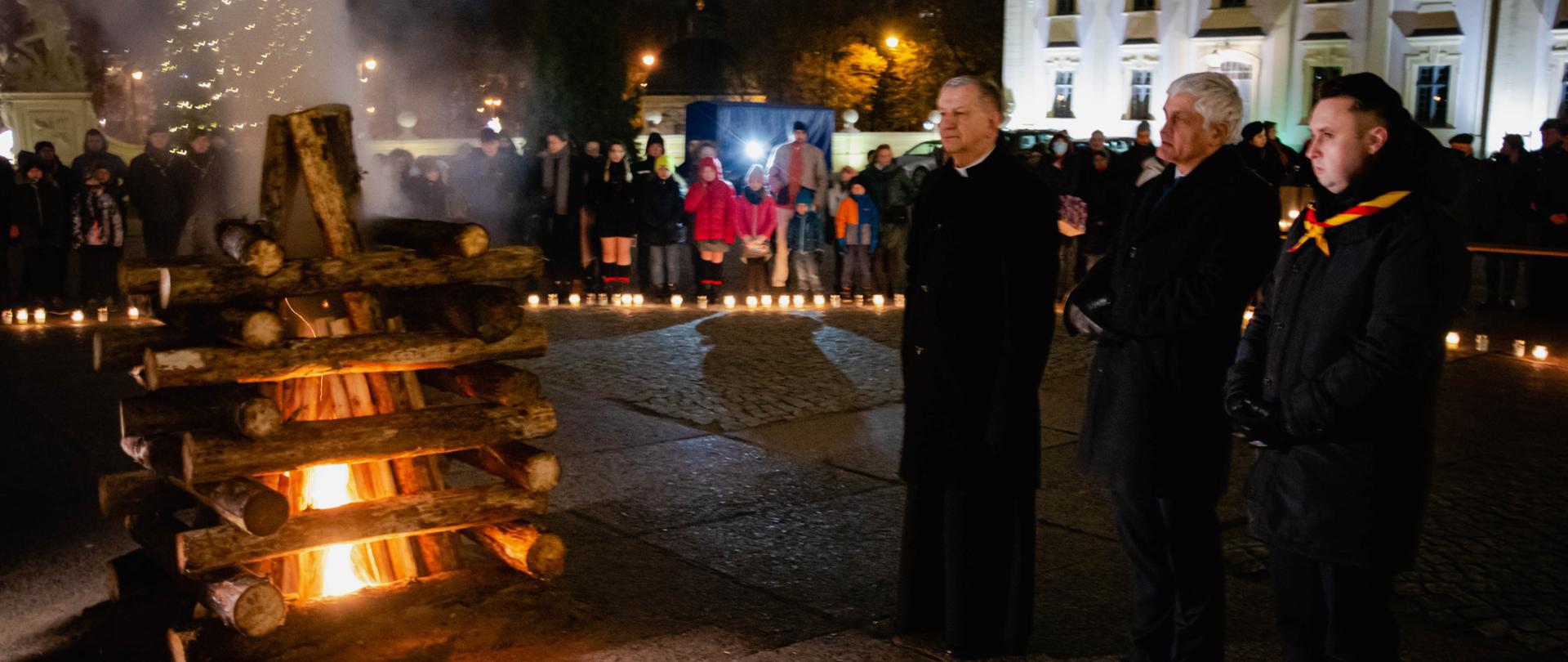 Przekazanie Betlejemskiego Światła Pokoju na dziedzińcu Pałacu Branickich