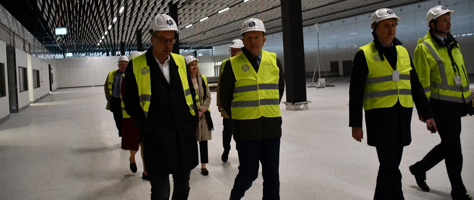 Na zdjęciu znajduje się czterech mężczyzn