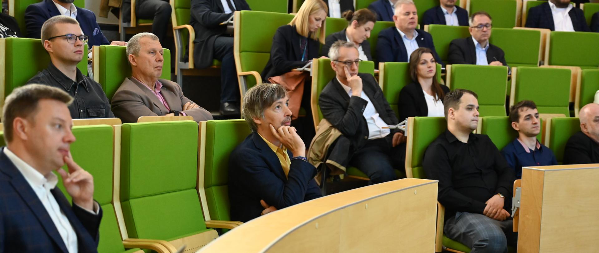 Wiceminister klimatu i środowiska Krzysztof Bolesta w trakcie spotkania dot. unijnego mechanizmu na rzecz przyspieszenia rozwoju rynku wodoru