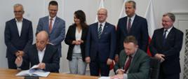 Podpisanie umów Kolej Plus dla Wielkopolski z udziałem wiceministra infrastruktury Andrzeja Bittela