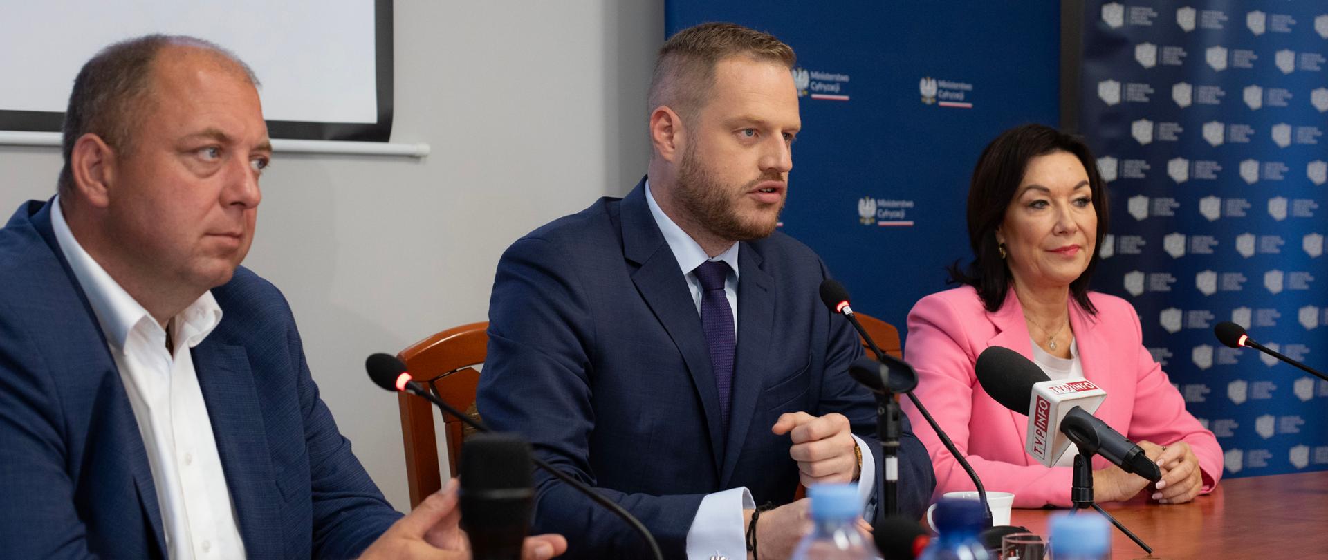 Kolejne miliardy na budowę sieci szybkiego internetu w Polsce