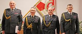 Od lewej ustępujący zastępca komendanta wojewódzkiego, komendant główny PSP, nowy zastępca komendanta wojewódzkiego, komendant wojewódzki PSP