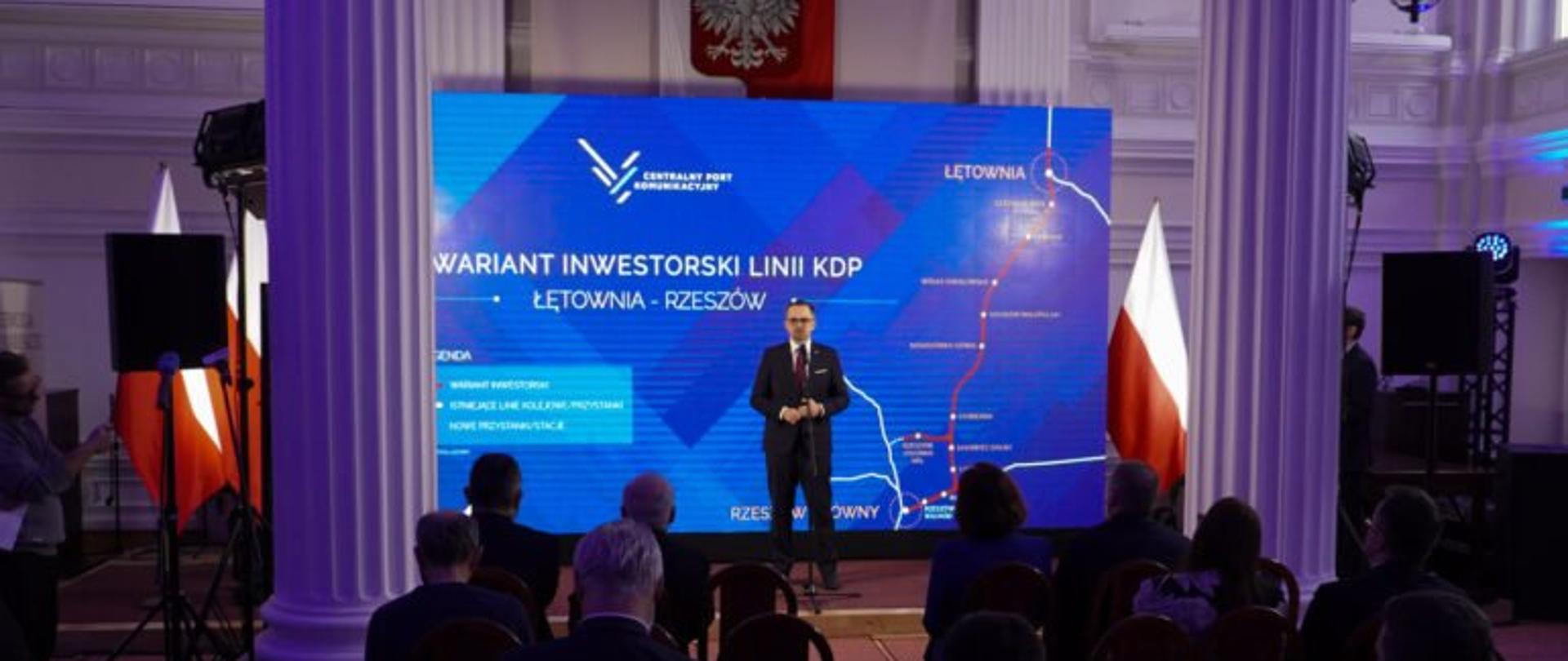 Marcin Horała, wiceminister funduszy i polityki regionalnej, pełnomocnik rządu ds. CPK podczas konferencji prasowej w urzędzie wojewódzkim w Rzeszowie