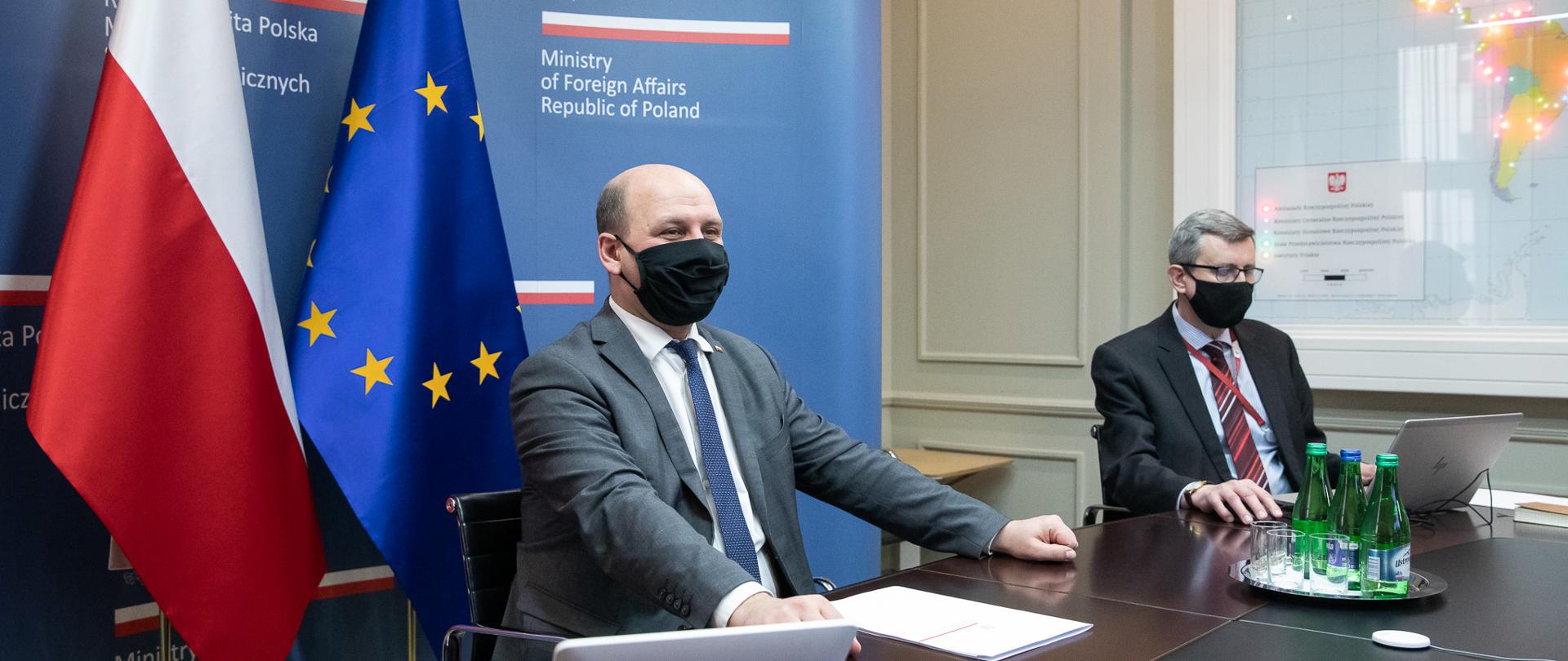 Secretary of State Szymon Szynkowski vel Sęk speaks with Permanent Secretary of the Ministry of Foreign Affairs of Cyprus Kornelios S. Korneliou