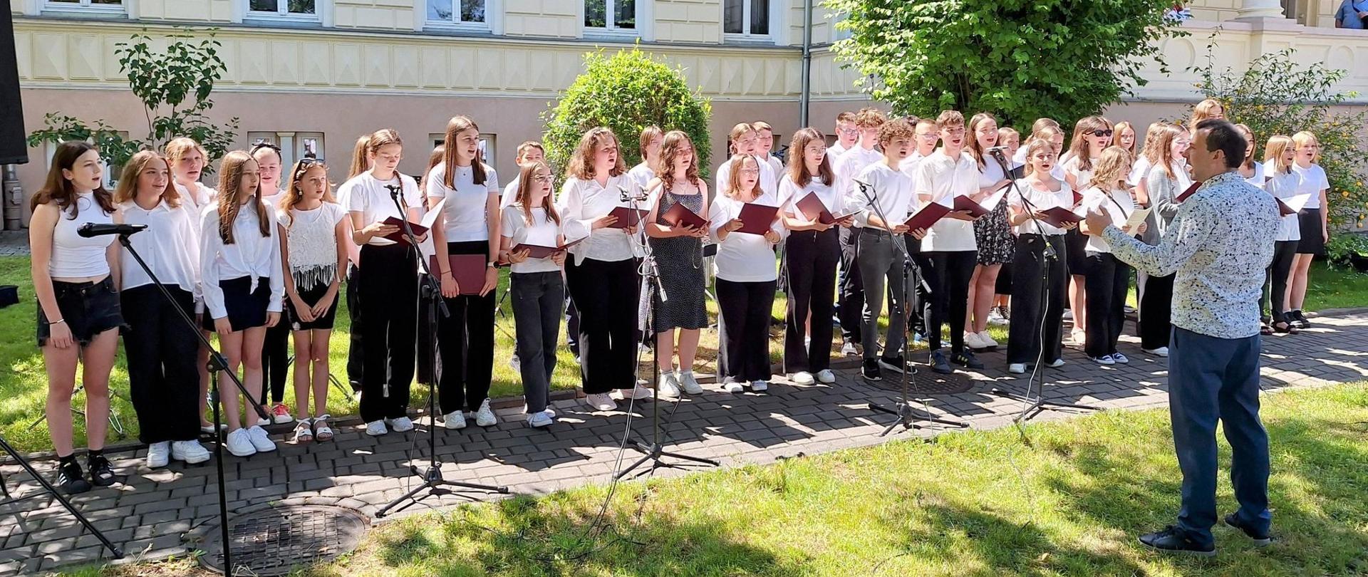 Uczestnicy festiwalu letniego