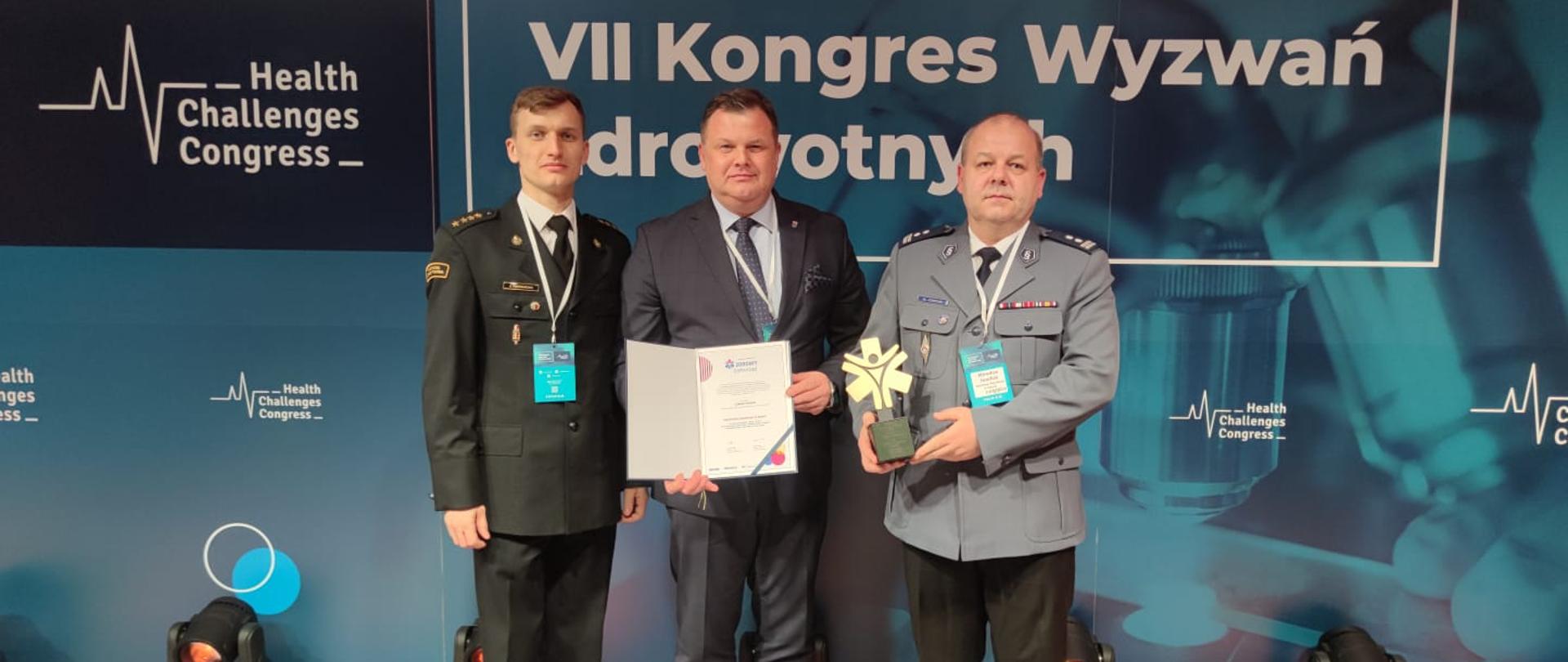 Widoczni na zdjęciu od lewej: st. kpt. Jarosław Kucharzak - Zastępca Komendanta Powiatowego PSP w Kępnie, Robert Kieruzal - Starosta Kępiński, insp. Mirosław Józefiak - Komendant Powiatowy Policji w Kępnie