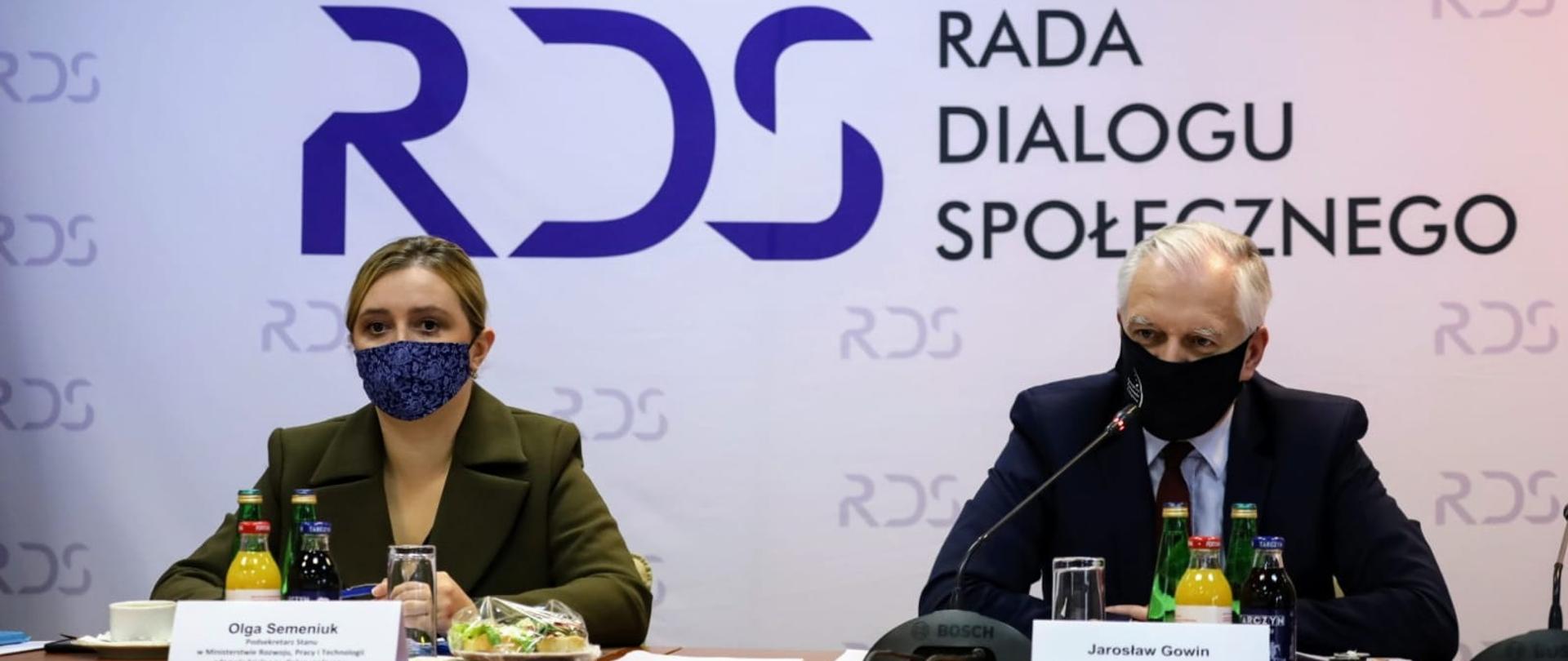 Wicepremier Jarosław Gowin i wiceminister Olga Semeniuk na posiedzeniu Rady Dialogu Społecznego