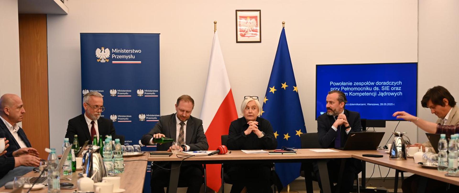 Nowe zespoły doradcze i Centrum Kompetencji Jądrowych