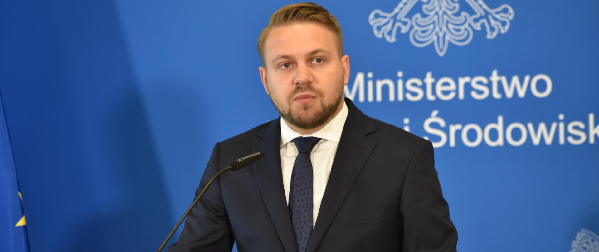 wiceminister klimatu i środowiska Jacek Ozdoba