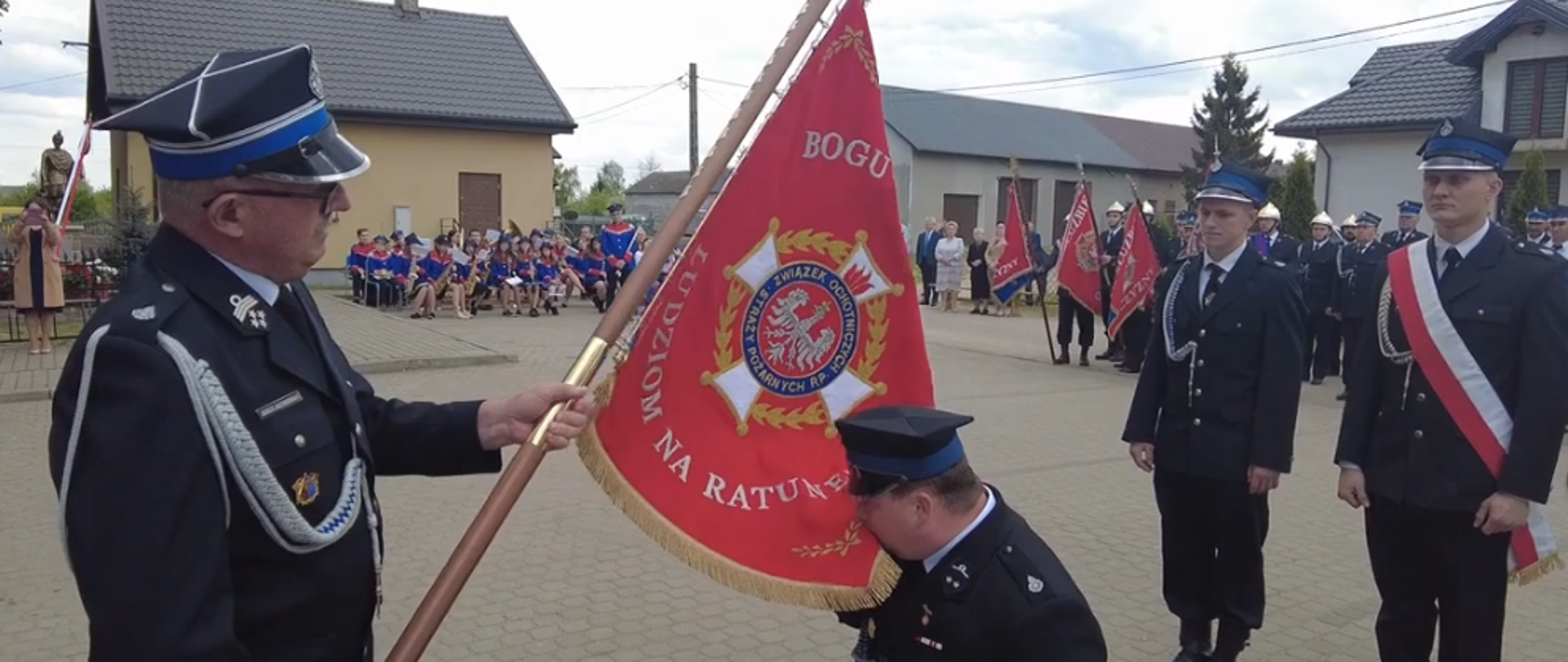 Uroczystość 100-lecia istnienia oraz nadanie sztandaru OSP w Chamsku