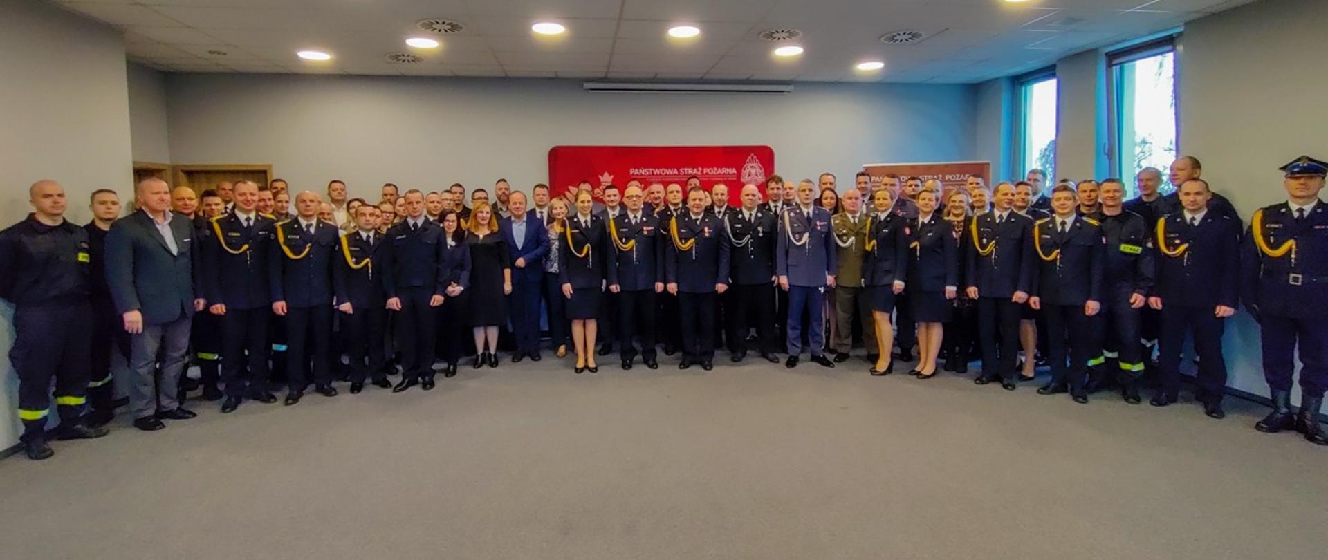 Kadra KP PSP Śrem i zaproszeni goście