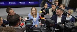 In the photo, Minister Katarzyna Pełczyńska-Nałęcz answers questions from journalists in the conference room