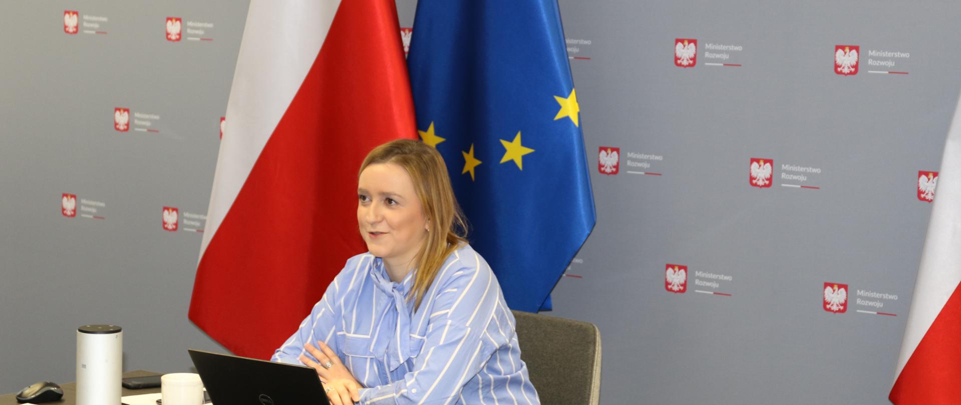 Wiceminister Olga Semeniuk prowadzi konsultacje z przedstawicielami galerii handlowych.