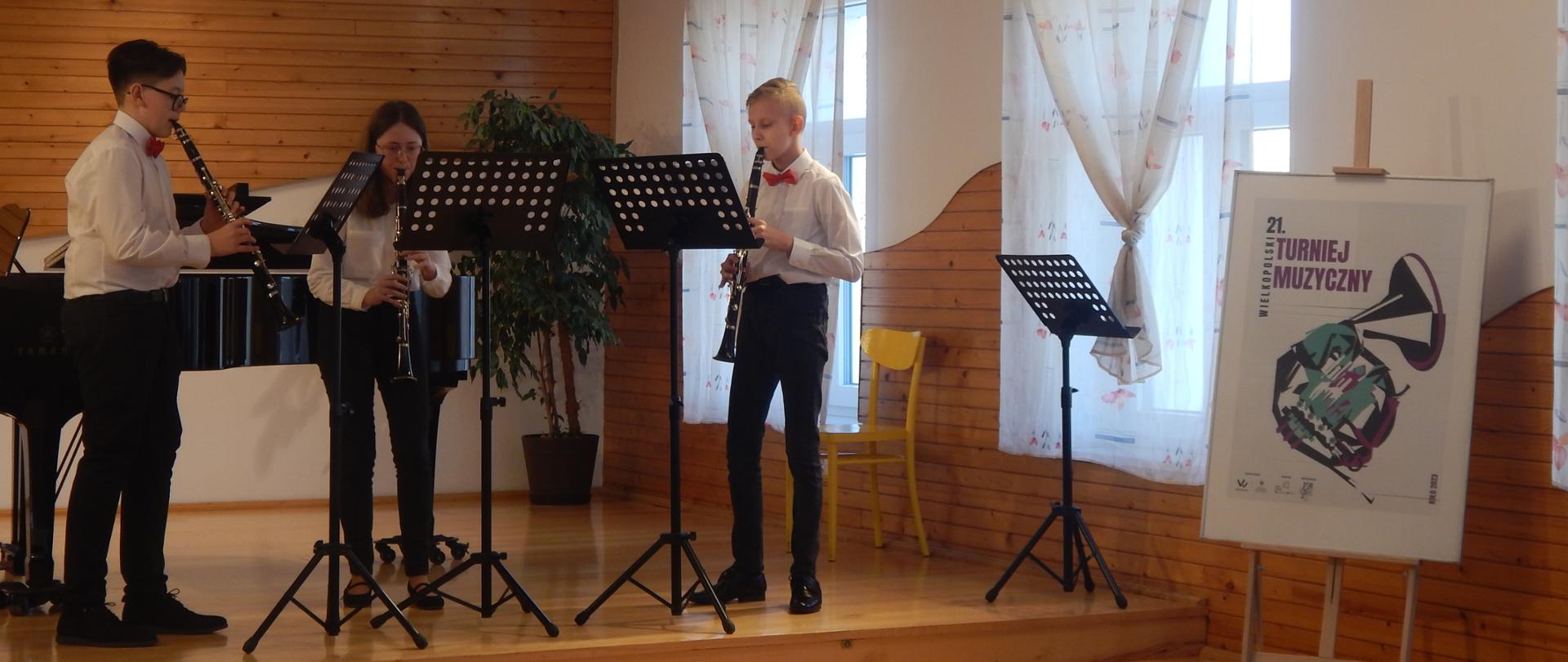 na scenie trio klarnetowe