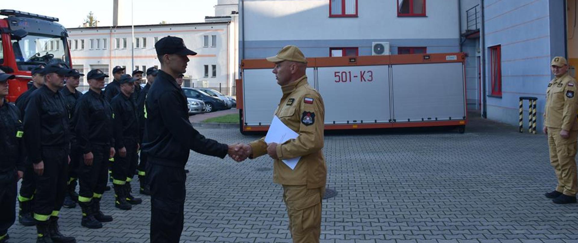 Nagroda Komendanta Głównego Państwowej Straży Pożarnej w Staszowie dla st.sekc. Damiana Nogi