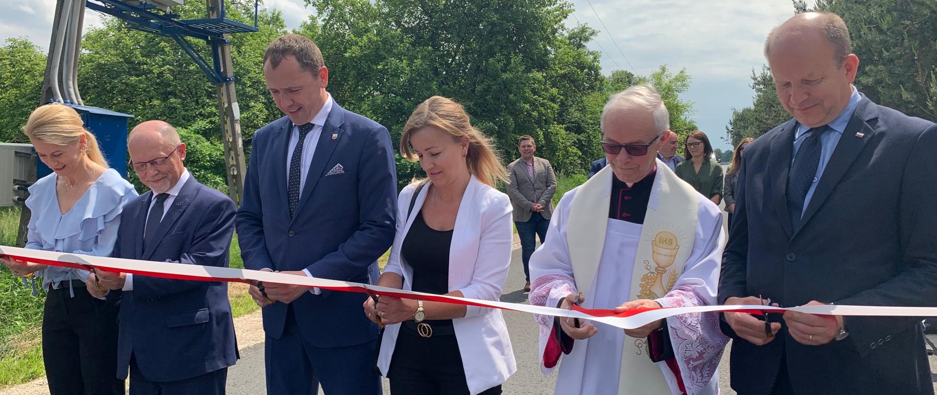 Uroczystość oddania do użytku ulic Kresowej i Krakowiańskiej w Żabiej Woli, których modernizację wykonano przy udziale środków finansowych z Funduszu Dróg Samorządowych