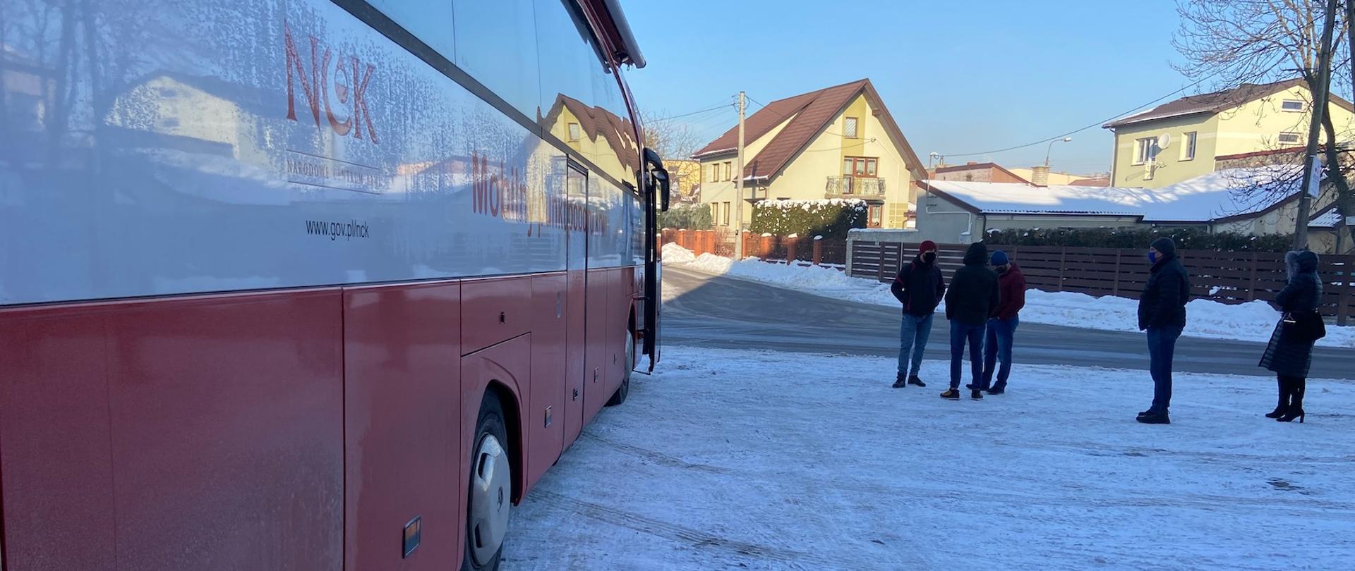 Krwiobus na placu zewnętrznym