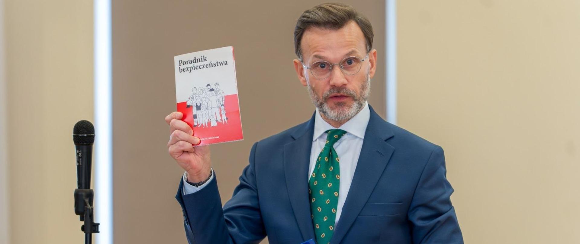 Rozmowy z seniorami o bezpieczeństwie na urodzinach portalu Podlaski Senior