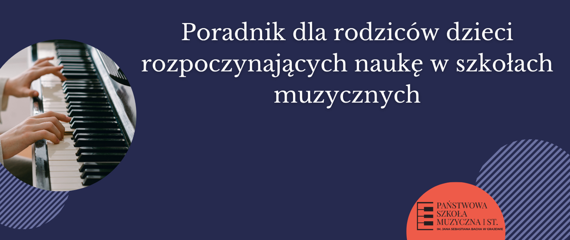 Plakat w kolorze granatowym z napisem białymi literami "Poradnik dla rodziców dzieci rozpoczynających naukę w szkołach muzycznych". Z lewej strony dwie dłonie grające na widocznej klawiaturze fortepianu. Z prawej strony na czerwonym tle logo szkoły muzycznej w Grajewie.