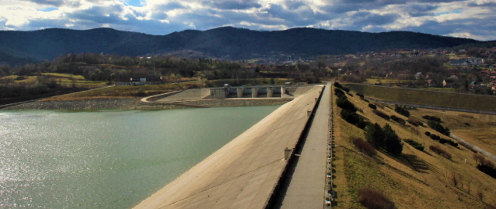 Wały przeciwpowodziowe