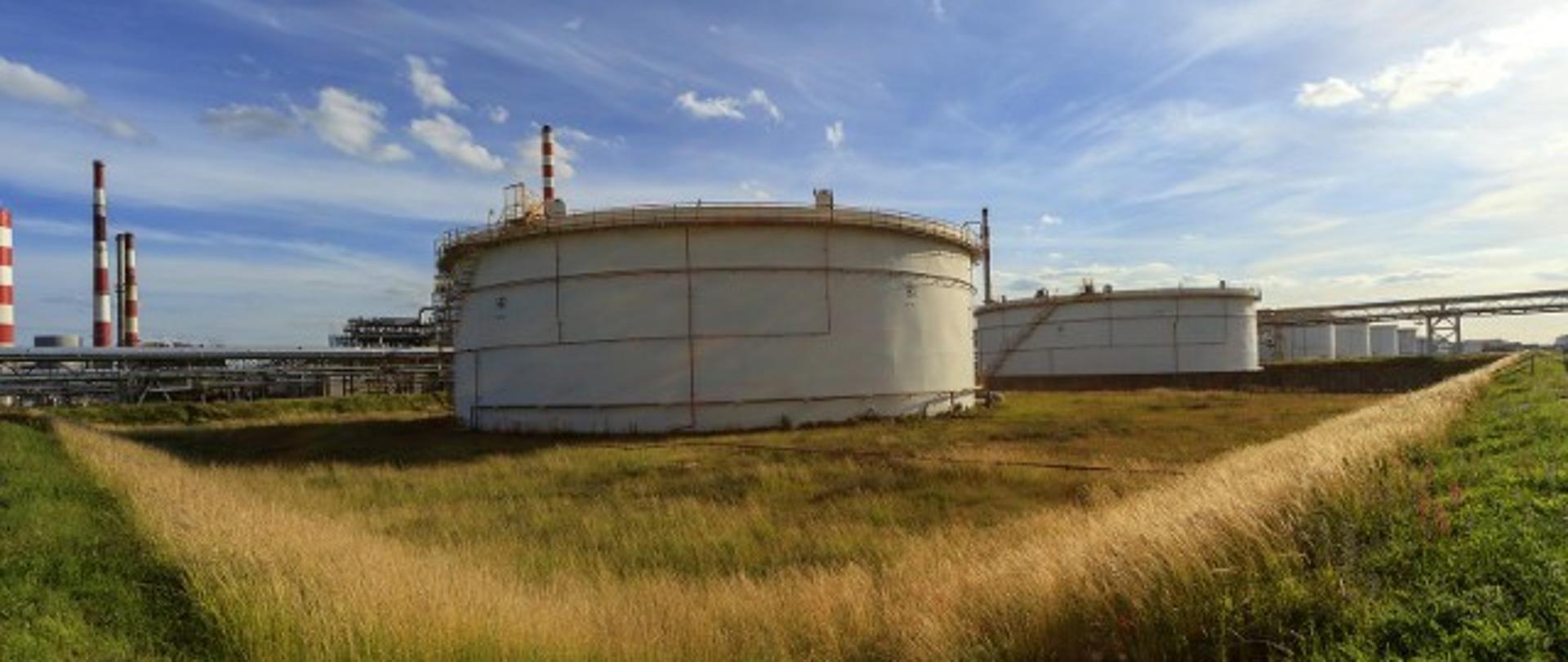 Widok silosa na paliwo