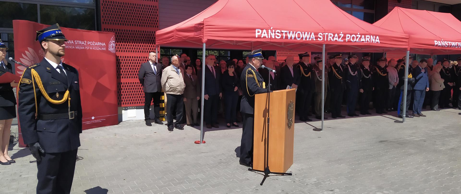 Obchody dnia strażaka w Koszalinie. Przemówienie komendanta miejskiego PSP w Koszalinie.