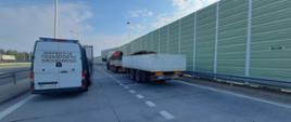 Miejsce kontroli za ciężkiego i za długiego zespołu pojazdów, zatrzymanego na ekspresowej „siódemce” koło Szydłowca przez patrol mazowieckiej Inspekcji Transportu Drogowego.