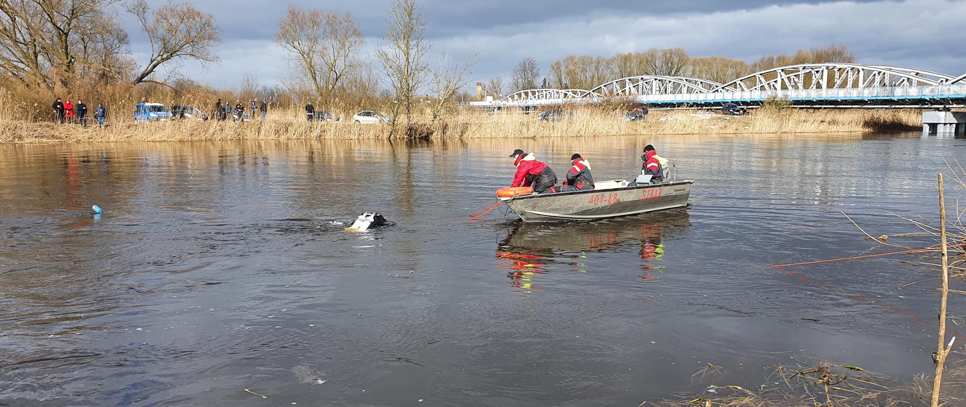 Samochód w rzece Narew 2